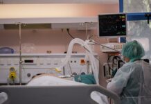 ΚΟΡΩΝΟΪΟΣ: Απίστευτη μαρτυρία ασθενούς: «Είδα το άσπρο φως, έλεγα ότι θα πεθάνω»