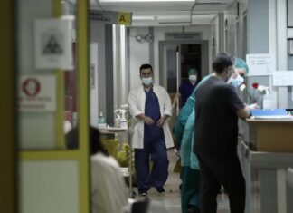 ΚΟΡΩΝΟΪΟΣ: Συγκλονίζει 40χρονος ασθενής – «Έφτασα κοντά στον θάνατο»