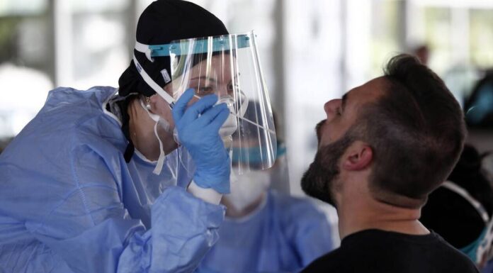 Lockdown: Ένα βήμα πριν την απόφαση ο Μητσοτάκης – «Τρομάζουν» τα κρούσματα