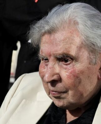 Μίκης Θεοδωράκης: Χειροκροτώ τους δικαστές για τη Χρυσή Αυγή, δεν τελείωσε ο αγώνας κατά του φασισμού