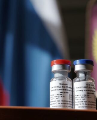 Ρωσία: Ξεκινούν μαζικές κλινικές δοκιμές στο δεύτερο εμβόλιο EpiVacCorona