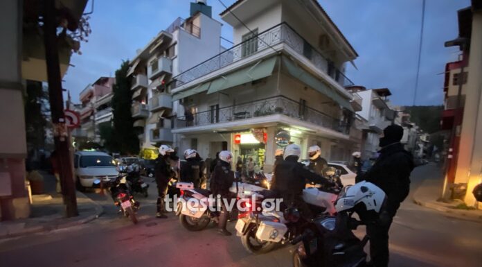 ΘΕΣΣΑΛΟΝΙΚΗ: Νεαροί χτύπησαν αστυνομικούς που πήγαν να τους ελέγξουν