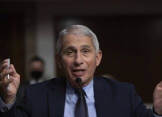 Κορωνοϊος: «Εξαιρετική» η επίδοση του εμβολίου της Pfizer – Ελπίδες και για το εμβόλιο της Moderna