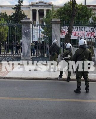 ΤΩΡΑ: Ισχυρές δυνάμεις των ΜΑΤ περικύκλωσαν το Πολυτεχνείο – 40 άτομα στο προαύλιο