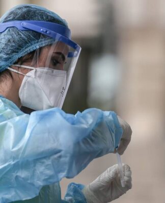 Κορωνοϊός – Το σχέδιο για το εμβόλιο: Ποιοι έχουν προτεραιότητα – Θα ειδοποιούνται με SMS ή e-mail