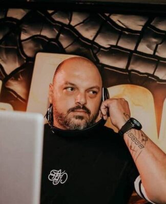 ΚΟΡΩΝΟΪΟΣ: Πόνος για τον θάνατο του 39χρονου DJ – Αφήνει πίσω του δυο παιδιά, το ένα 40 ημερών