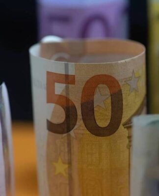 Δώρο Χριστουγέννων 2020: Σε 2 ταχύτητες η καταβολή του – Υπολογίστε ΕΔΩ το ποσό