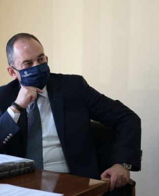 Κορονοϊός: Στον Ευαγγελισμό ο Γιάννης Πλακιωτάκης – Ακολουθεί φαρμακευτική αγωγή