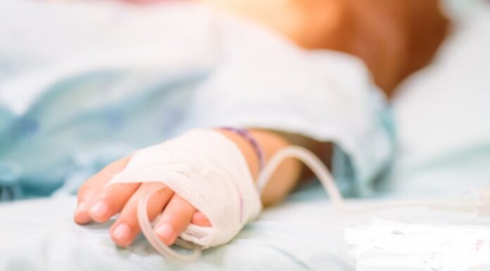 ΣΟΚ: Αγοράκι που πάσχει από καρκίνο εγκαταλείφθηκε από τη μητέρα του