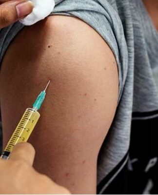 Ινδία: Εθελοντής που έκανε το εμβόλιο της AstraZeneca κατέθεσε αγωγή για «σοβαρές παρενέργειες»