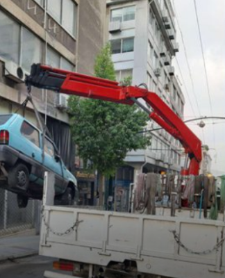 Ο Δήμος Πειραιά απομακρύνει εγκαταλελειμμένα οχήματα από το κέντρο και τις γειτονιές της Πόλης