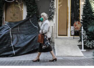 Κορονοϊός: «Κόκκινος» συναγερμός για νέο στέλεχος του ιού που μεταδίδεται ταχύτερα