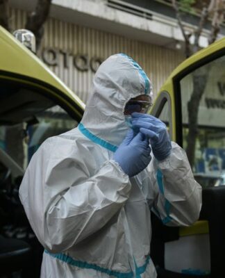 ΚΟΡΩΝΟΪΟΣ: Στο κόκκινο Κερατσίνι και Δραπετσώνα
