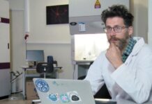 ΜΥΣΤΗΡΙΟ: Επιστήμονας που μελετούσε τα εμβόλια κορωνοϊού έπεσε από τον 14ο όροφο μόνο με τα εσώρουχά του