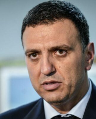Κικίλιας: «Τo εμβόλιo θα μας δώσει πίσω τη ζωή μας»