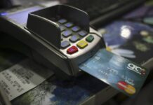 Ποιοι κινδυνεύουν με πρόσθετο φόρο λόγω ηλεκτρονικών αποδείξεων