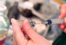 ΚΟΡΩΝΟΪΟΣ: Ποιοι θα πάρουν sms για να κάνουν το εμβόλιο;