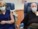 ΙΣΤΟΡΙΚΗ ΣΤΙΓΜΗ: Εμβολιάστηκαν οι δύο πρώτοι άνθρωποι στην Ελλάδα