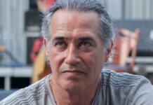 Παντελής Θαλασσινός για εμβολιασμό: «Μήπως έκαναν ένεση με φυσιολογικό ορό;»