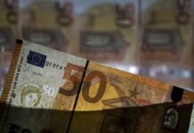 Συντάξεις: Αυξήσεις και αναδρομικά 16 μηνών – Ποιοι και πότε θα πάρουν έως και 2.800 ευρώ