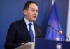 Πέτσας: Ανοιχτό το ενδεχόμενο να μην ανοίξει κανένα κατάστημα τις γιορτές
