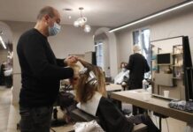 Χαμός στα κομμωτήρια – «Μάχη» για ένα ραντεβού