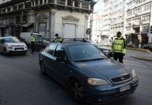 ΛΟΚΝΤΑΟΥΝ: Πόσα άτομα επιτρέπονται στο αυτοκίνητο – Τι ισχύει για τις γιορτές