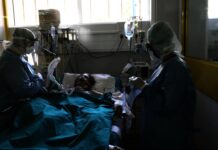 ΕΞΑΔΑΚΤΥΛΟΣ: Είμαστε κοντά στην «έκρηξη» των διασωληνωμένων