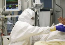 ΚΟΡΩΝΟΪΟΣ: Παγκόσμιος συναγερμός – Εντοπίστηκε και τρίτη μετάλλαξη του ιού