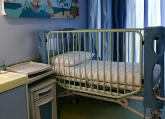 ΣΟΚ: Μωρό 13 μηνών θετικό στον κορωνοϊό – Μεταφέρθηκε στο νοσοκομείο