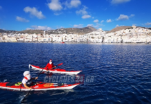 ΑΠΙΣΤΕΥΤΟ: Ο Άγιος Βασίλης έφτασε με κανό καγιάκ στη Σύρο