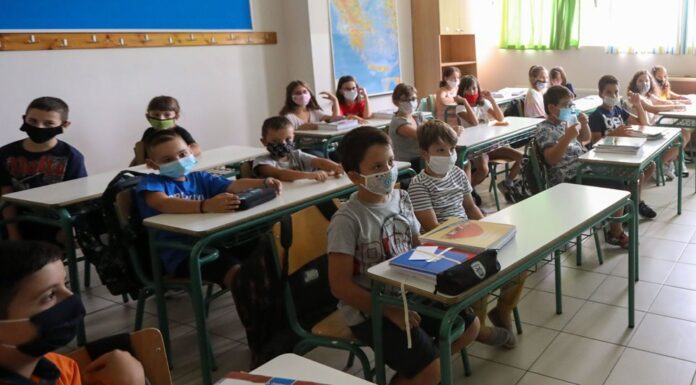 ΣΧΟΛΕΙΑ: Πότε θα ανοίξουν – Διχασμένα τα μέλη της επιτροπής