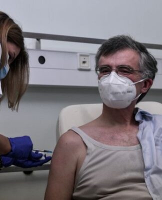 Τσιόδρας για εμβολιασμό: «Δεν είναι το τέλος ακόμα, να είμαστε όλοι προσεκτικοί»
