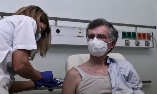 Τσιόδρας για εμβολιασμό: «Δεν είναι το τέλος ακόμα, να είμαστε όλοι προσεκτικοί»
