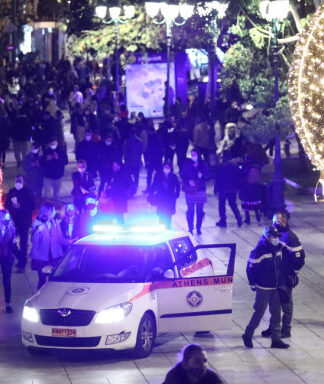ΣΥΝΤΑΓΜΑ: Μποτιλιάρισμα και συνωστισμός εν μέσω lockdown