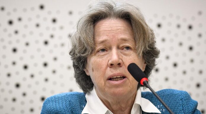 ΛΙΝΟΥ: «Δύσκολο να μιλάμε για μείωση κρουσμάτων με τόσα λίγα τεστ»