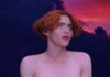 ΣΟΚ: Πέθανε η τρανς μουσικός Sophie – Γλίστρησε θαυμάζοντας την πανσέληνο στην Αθήνα