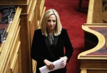 Δεν έχουν τον Θεό τους – Από το βήμα της βουλής επιτέθηκε στην Εκκλησία η Φώφη!