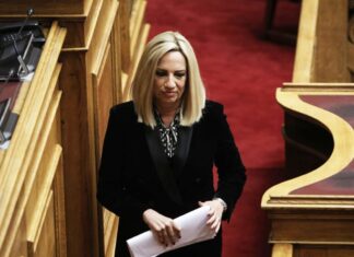 Δεν έχουν τον Θεό τους – Από το βήμα της βουλής επιτέθηκε στην Εκκλησία η Φώφη!