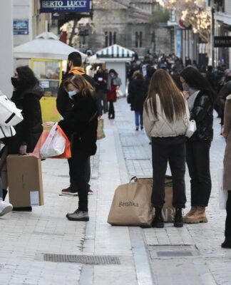 Ωράριο καταστημάτων: Τι ώρα ανοίγουν και τι ώρα κλείνουν μαγαζιά, κομμωτήρια