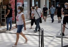 ΚΟΡΩΝΟΪΟΣ – ΜΕΛΕΤΗ: Πιο επικίνδυνη από το βήχα η ομιλία σε κλειστό χώρο