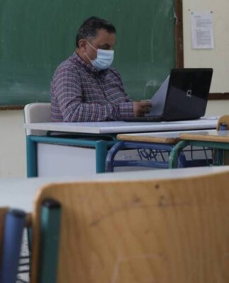 Lockdown-Σχολεία: «Εάν χρειαστεί θα κλείσουν και την επόμενη εβδομάδα» – Ελοχεύει έκρηξη κρουσμάτων