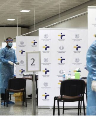 Μεταλλάξεις κορονοϊού: Η επικίνδυνη από την Νότιο Αφρική, η «άγνωστη» βραζιλιάνικη και η βρετανική
