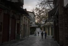 ΚΟΡΩΝΟΪΟΣ: Σε εγρήγορση η κυβέρνηση για το τρίτο κύμα – Αγωνία για την Αττική