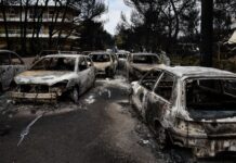 ΦΩΤΙΑ – ΜΑΤΙ: Τροχαία και ΕΛΑΣ «δείχνουν» την Πυροσβεστική: «Δεν είχαμε εισήγηση για απομάκρυνση πολιτών»