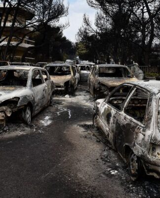 ΦΩΤΙΑ – ΜΑΤΙ: Τροχαία και ΕΛΑΣ «δείχνουν» την Πυροσβεστική: «Δεν είχαμε εισήγηση για απομάκρυνση πολιτών»