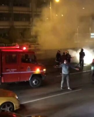 ΤΡΟΧΑΙΟ – ΚΗΦΙΣΟΣ: Στις φλόγες μοτοσικλέτα, τραυματίστηκε ο οδηγός