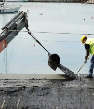 ΜΩΡΑΛΗΣ: «Ξεκινά η υπογειοποίηση των καλωδίων της ΔΕΗ στο Μικρολίμανο»