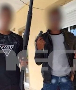 ΣΑΛΟΣ: Ανήλικοι φωτογραφίζονται με βαρύ οπλισμό – Αλωνίζουν οι συμμορίες