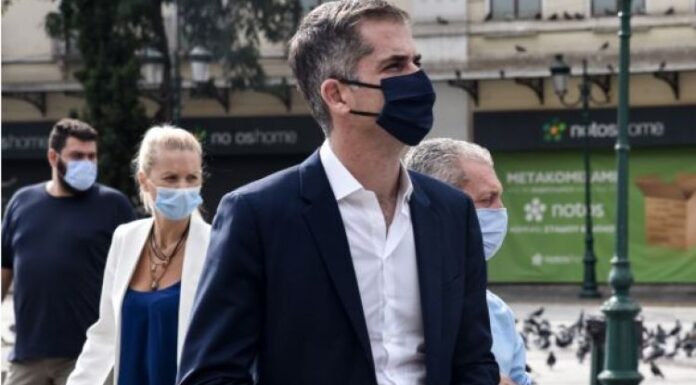 ΠΑΝΕΠΙΣΤΗΜΙΟ ΠΕΙΡΑΙΑ: Άθλιο πανό για Μπακογιάννη – Η απάντηση του Δημάρχου Αθηναίων